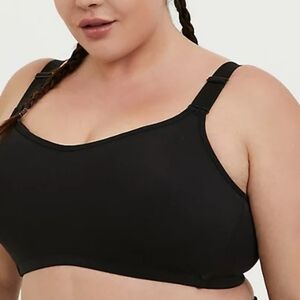 BLACK WIRELESS WICKING SPORTS BRA